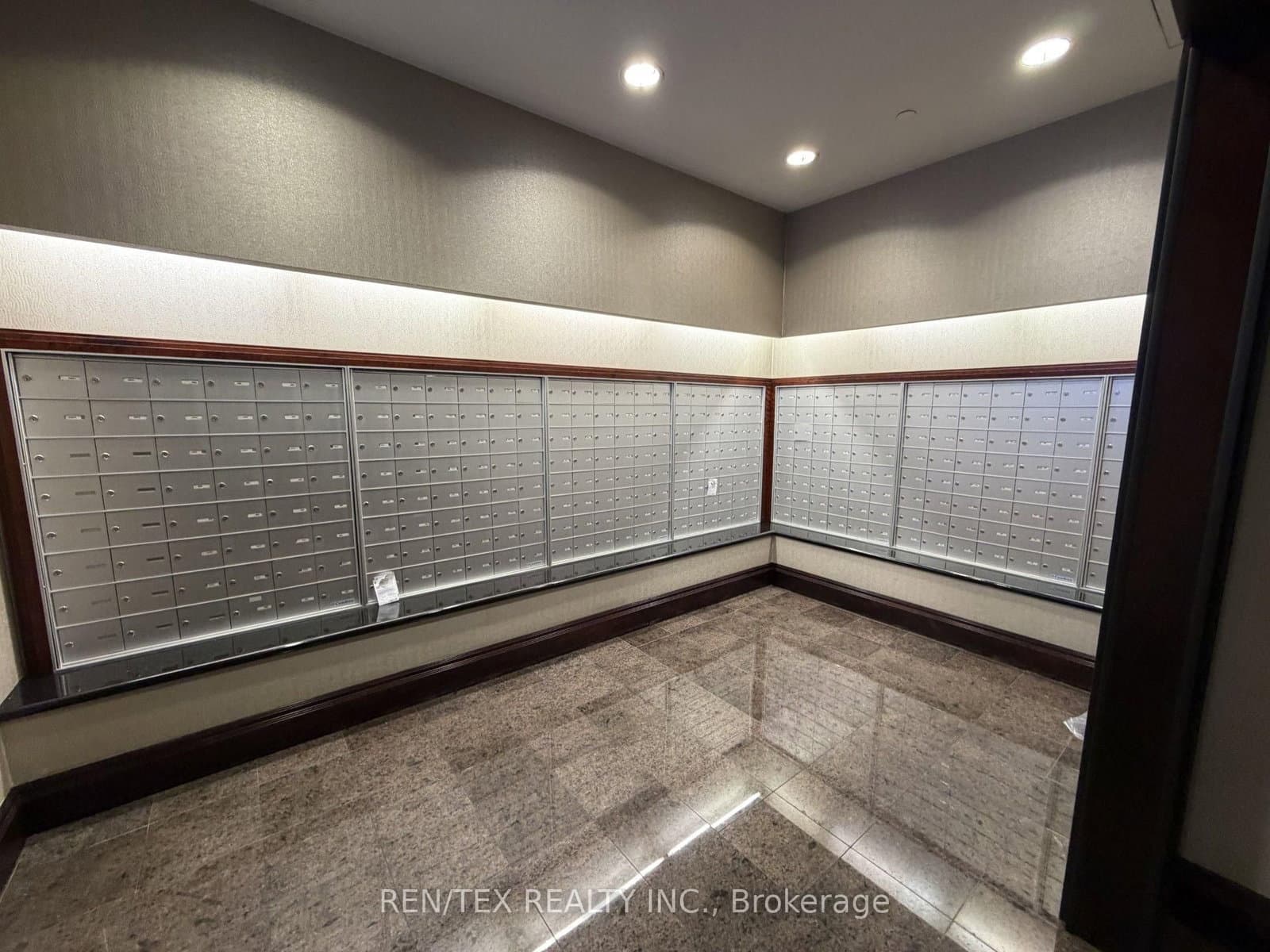 35 Balmuto Street, Unit PH01 thumbnail 3