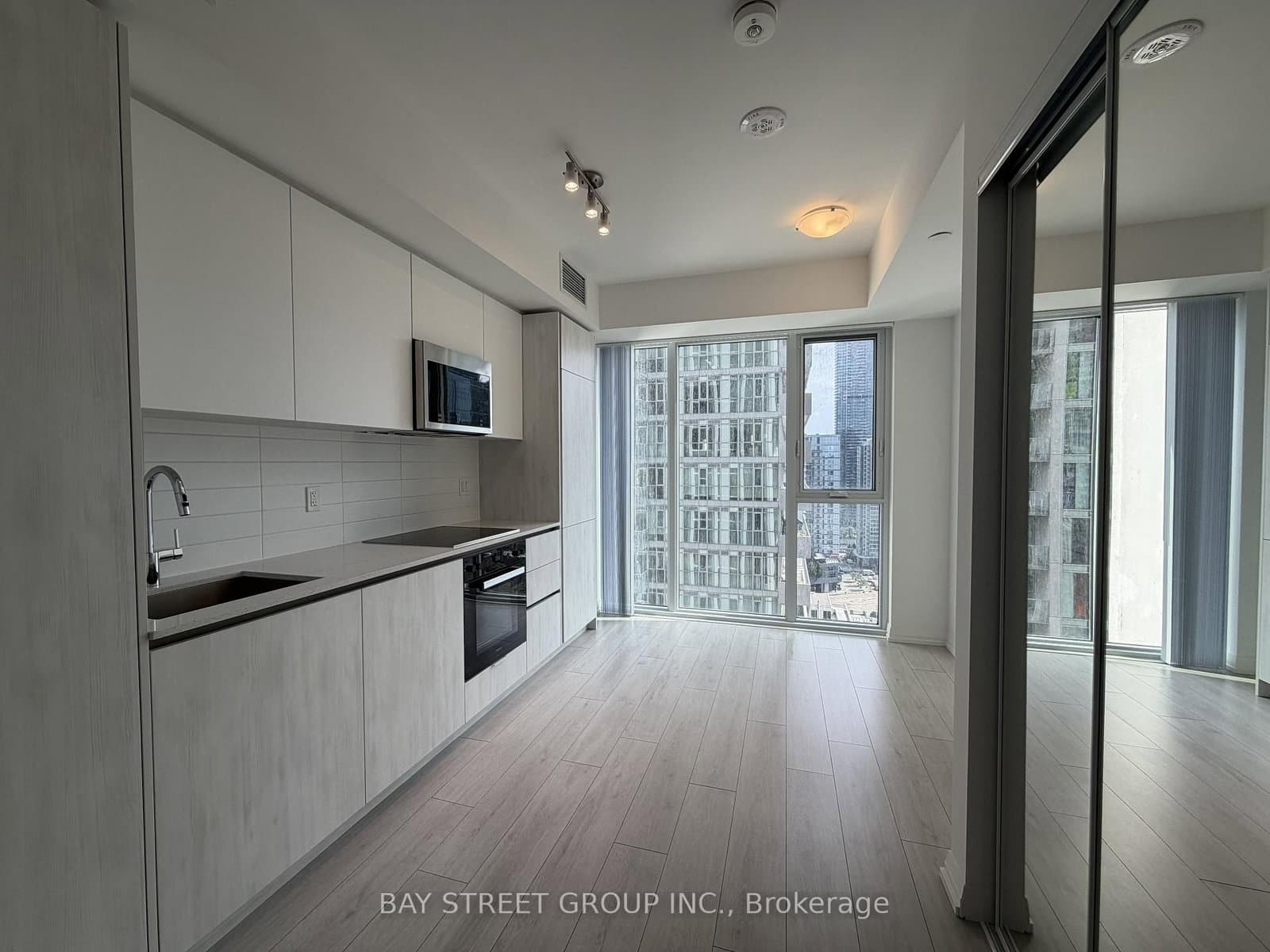 400 King Street W, Unit 2216