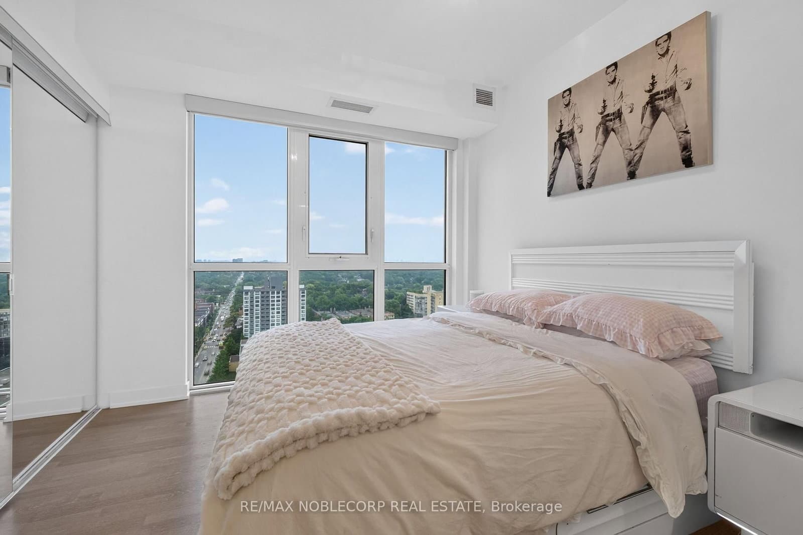501 St Clair Avenue W, Unit 1911 thumbnail 12