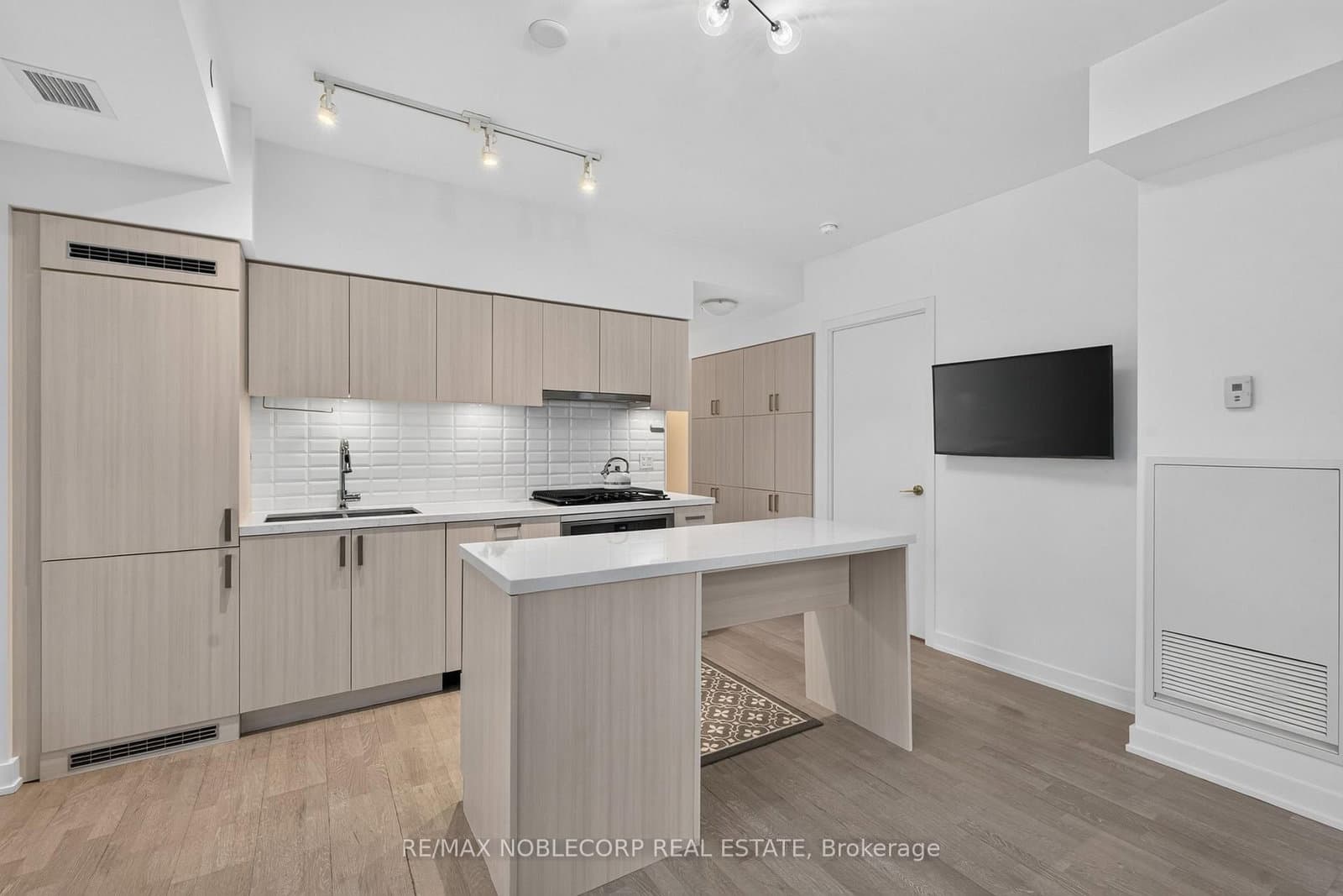 501 St Clair Avenue W, Unit 1911 thumbnail 8