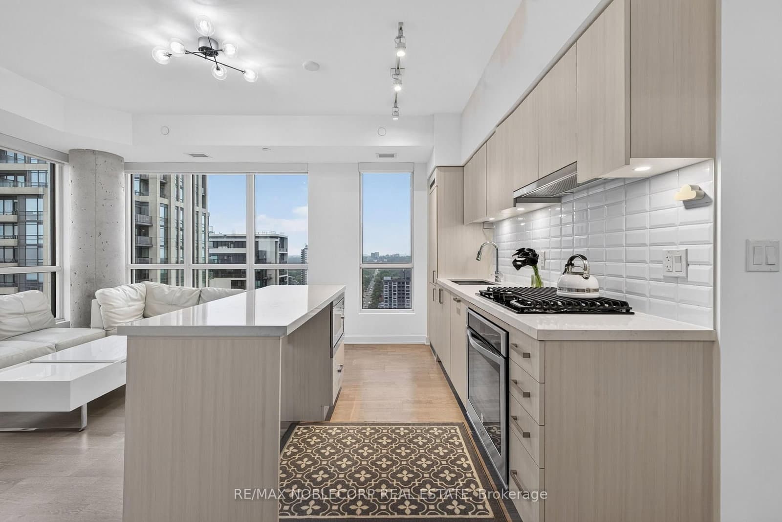 501 St Clair Avenue W, Unit 1911 thumbnail 9