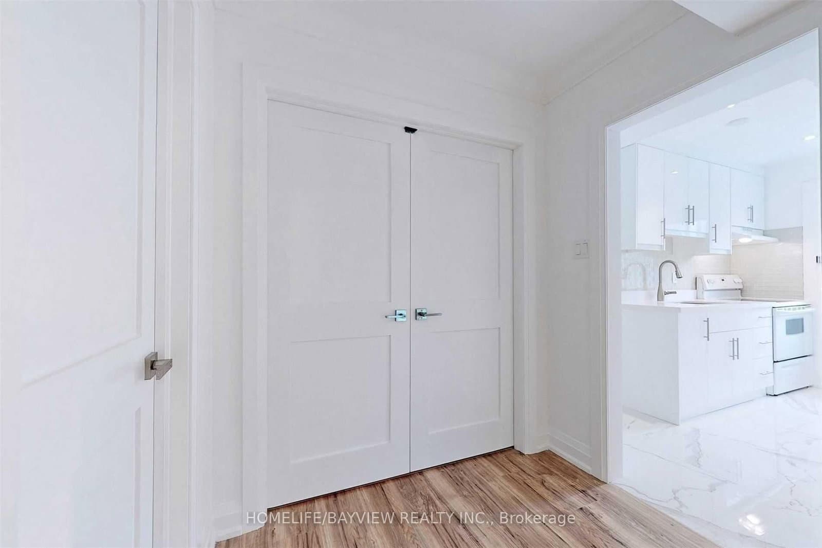 663 Conacher (lower) Drive thumbnail 9