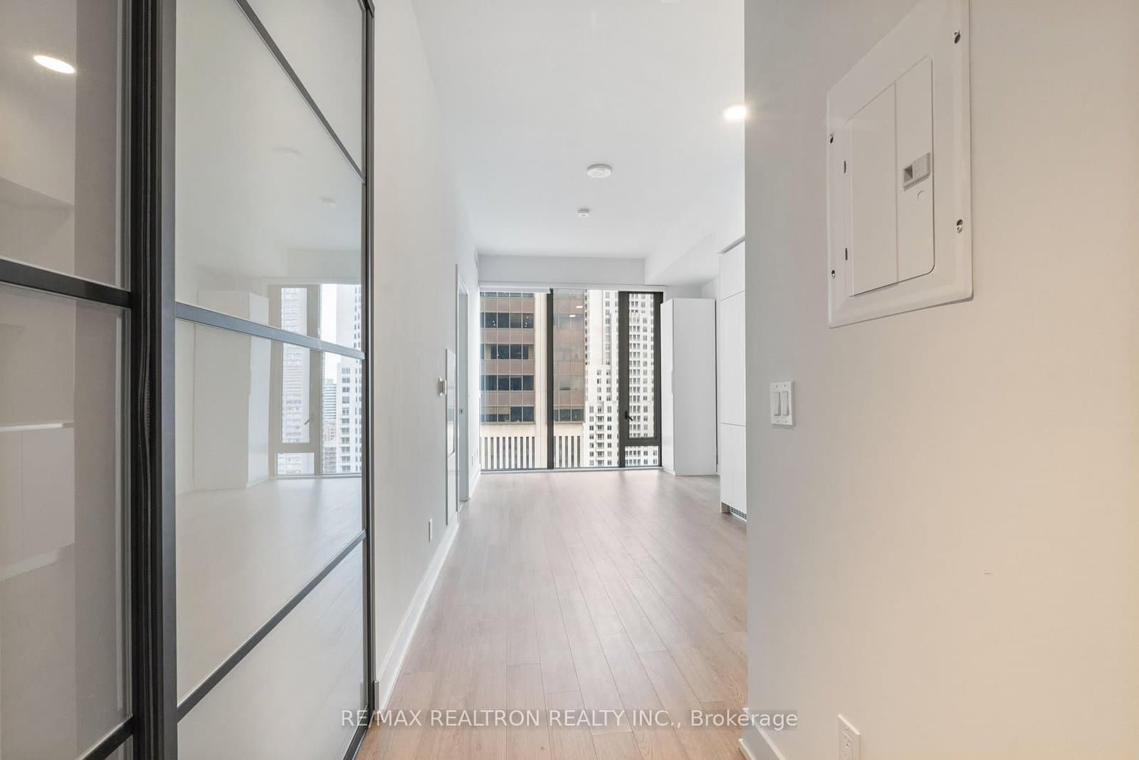 8 Cumberland Street, Unit 2704 thumbnail 4