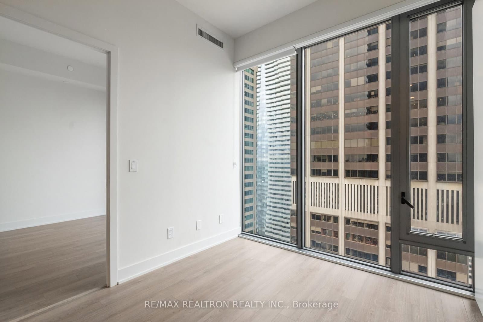 8 Cumberland Street, Unit 2704 thumbnail 9