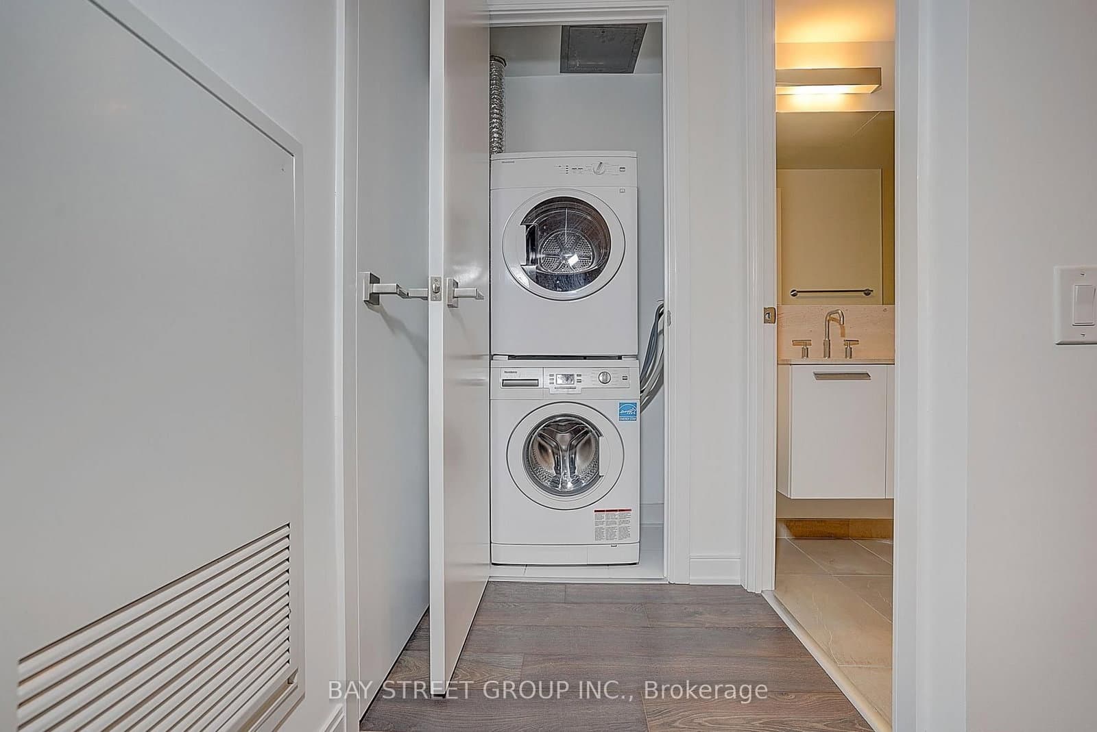 50 Charles Street E, Unit 910 thumbnail 25