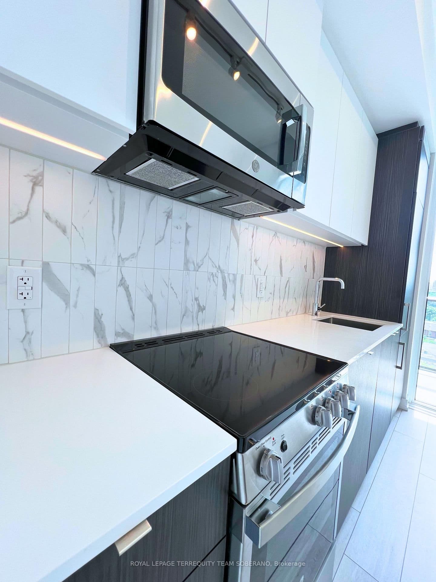 500 Dupont Street, Unit 721 thumbnail 10