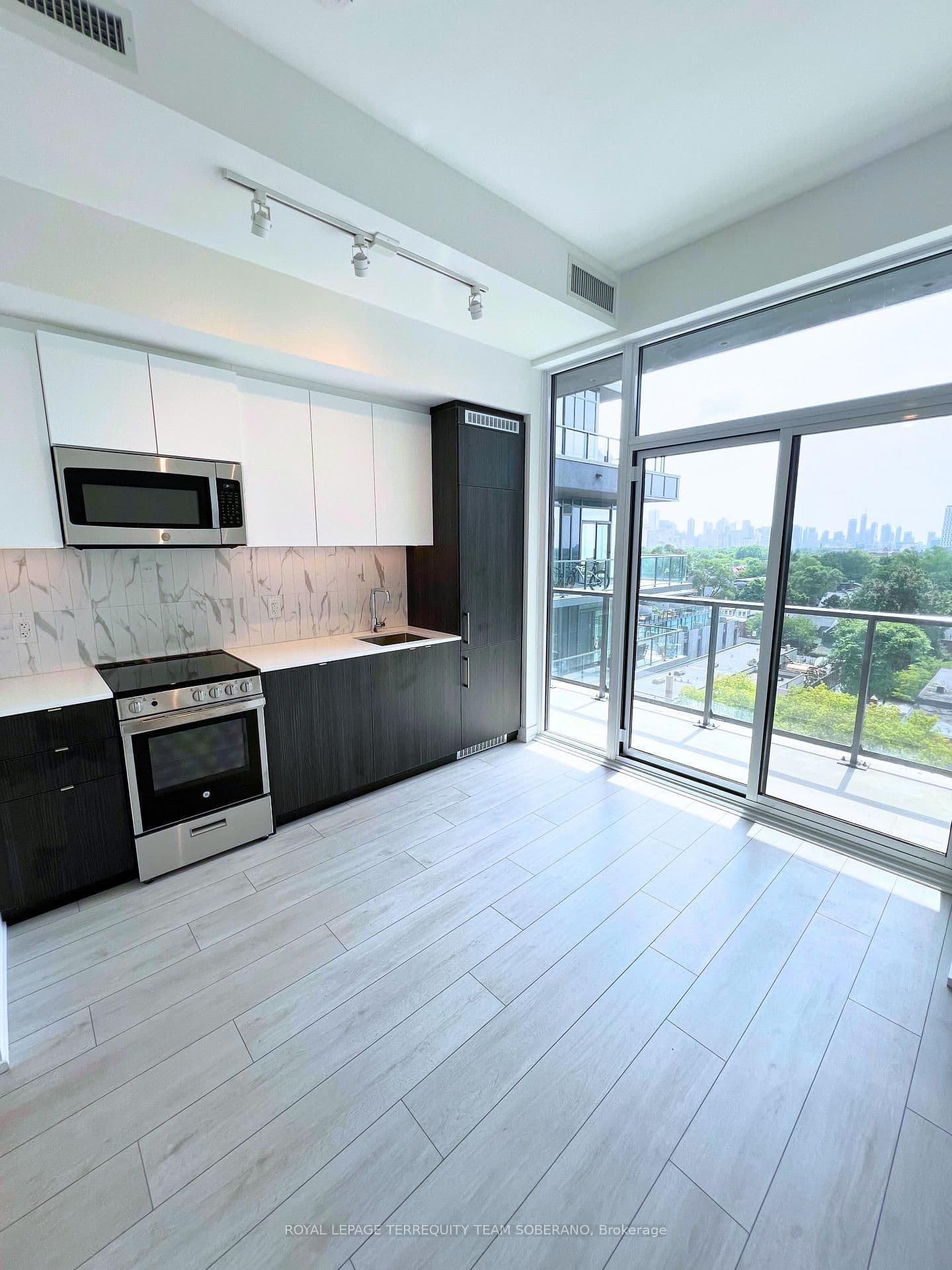 500 Dupont Street, Unit 721 thumbnail 11