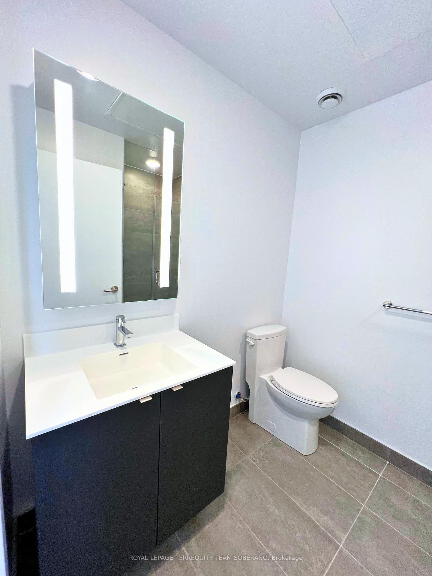 500 Dupont Street, Unit 721 thumbnail 14