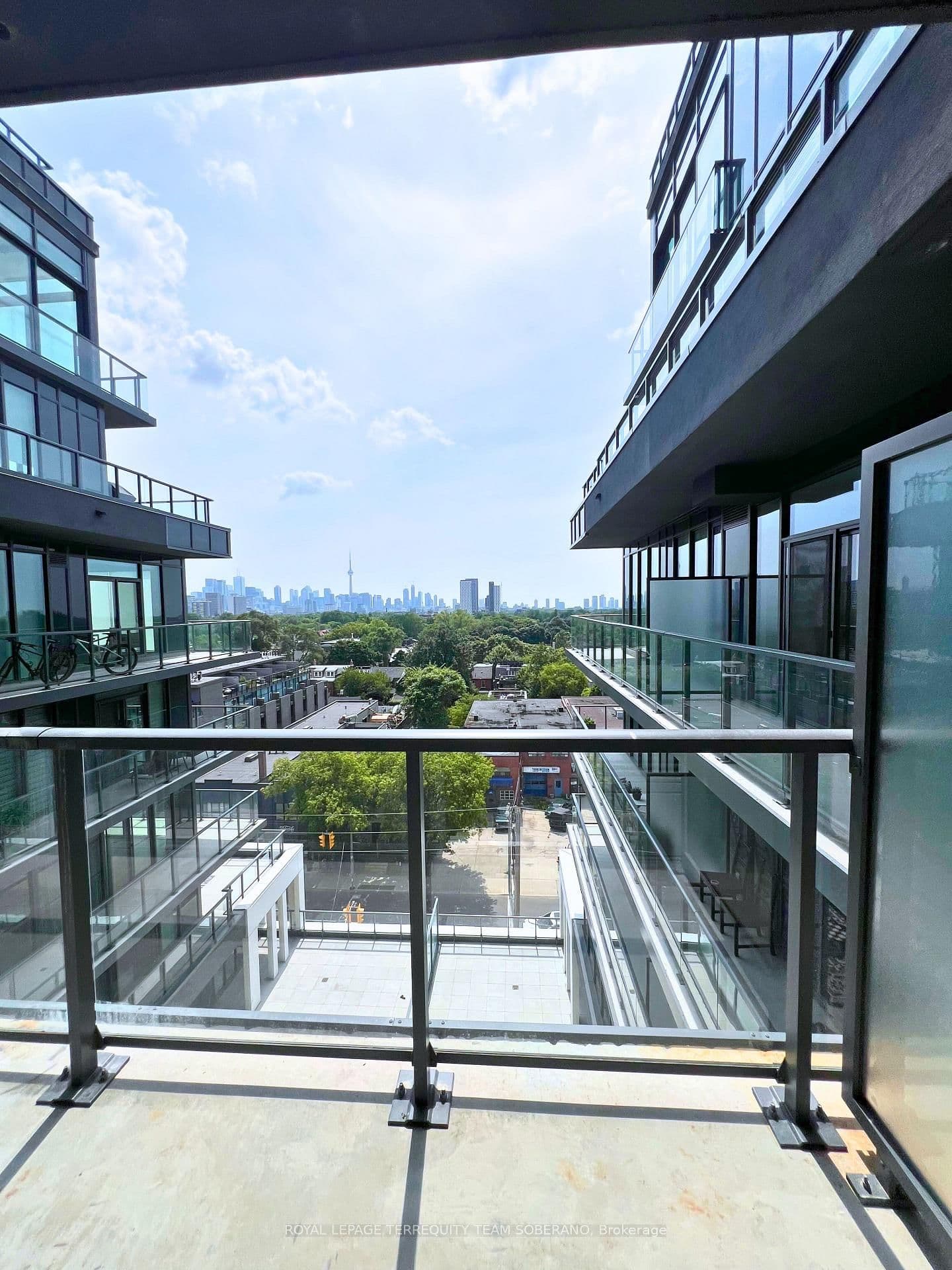 500 Dupont Street, Unit 721 thumbnail 17
