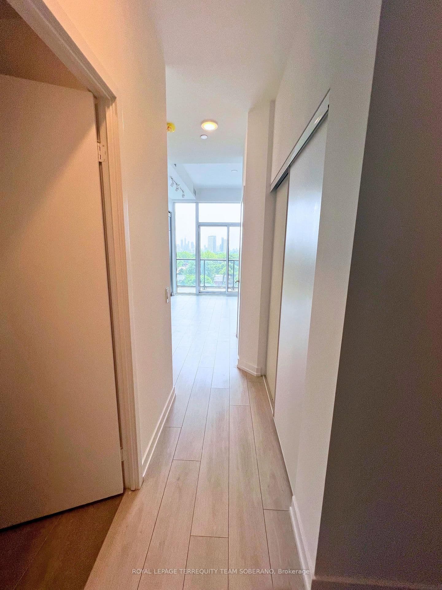 500 Dupont Street, Unit 721 thumbnail 5