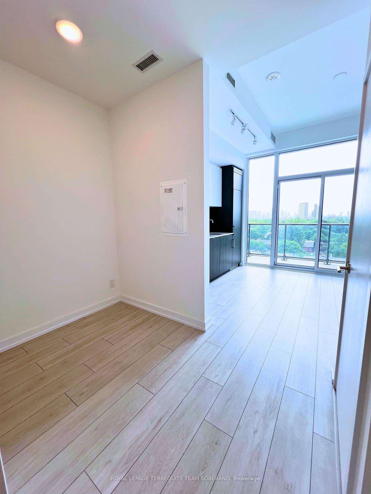 500 Dupont Street, Unit 721 thumbnail 7