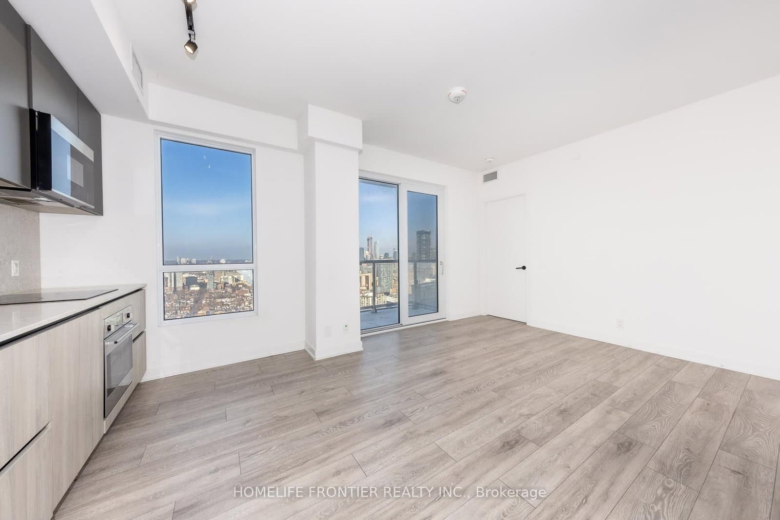 108 Peter Street, Unit 4702 thumbnail 3