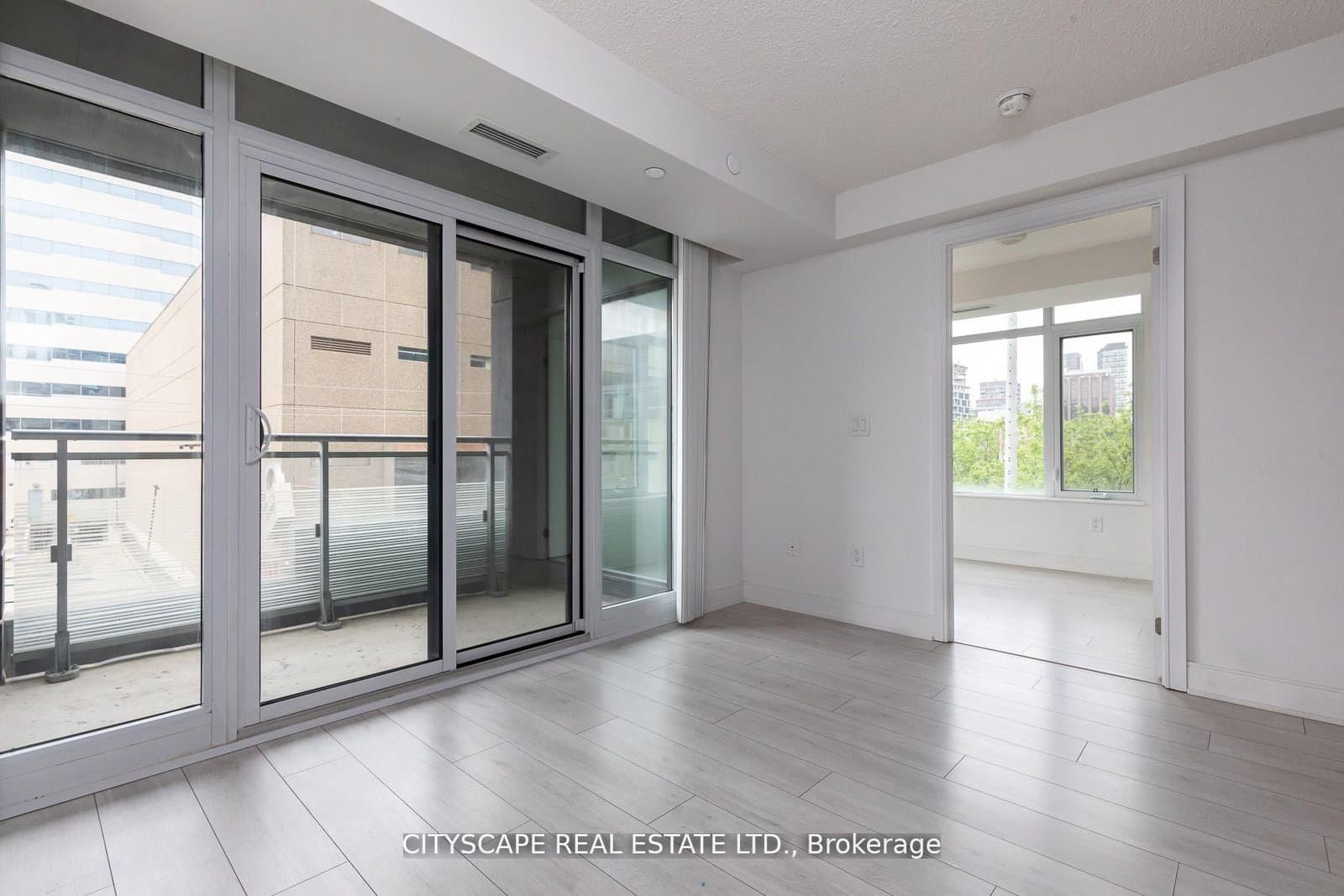 525 Adelaide Street W, Unit 315 thumbnail 4