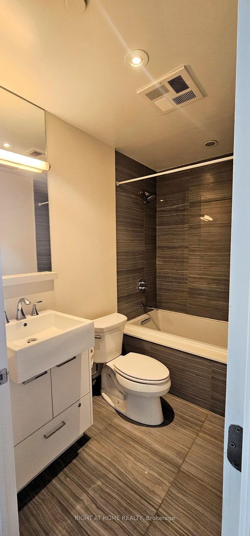 170 Avenue Road, Unit 302 thumbnail 17