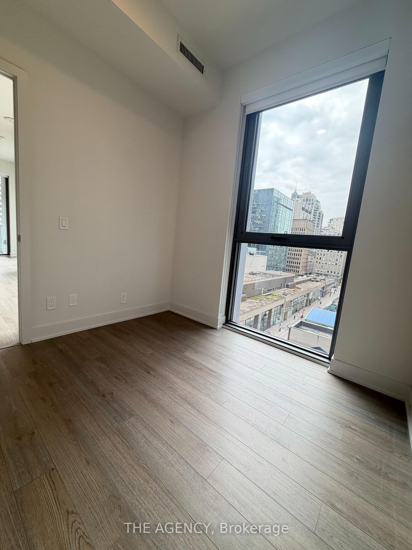8 Cumberland Street, Unit 703 thumbnail 4