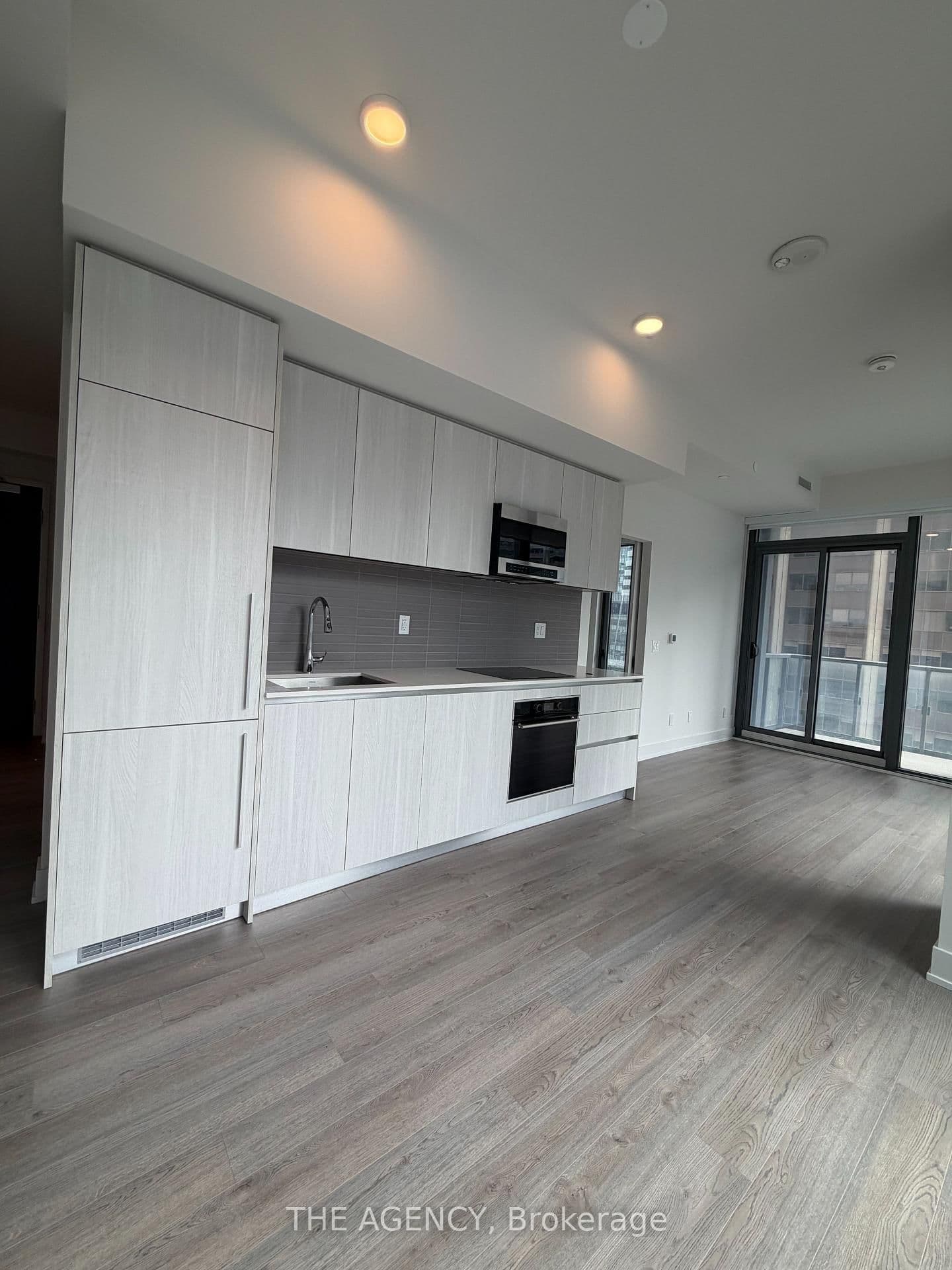 8 Cumberland Street, Unit 703 thumbnail 5