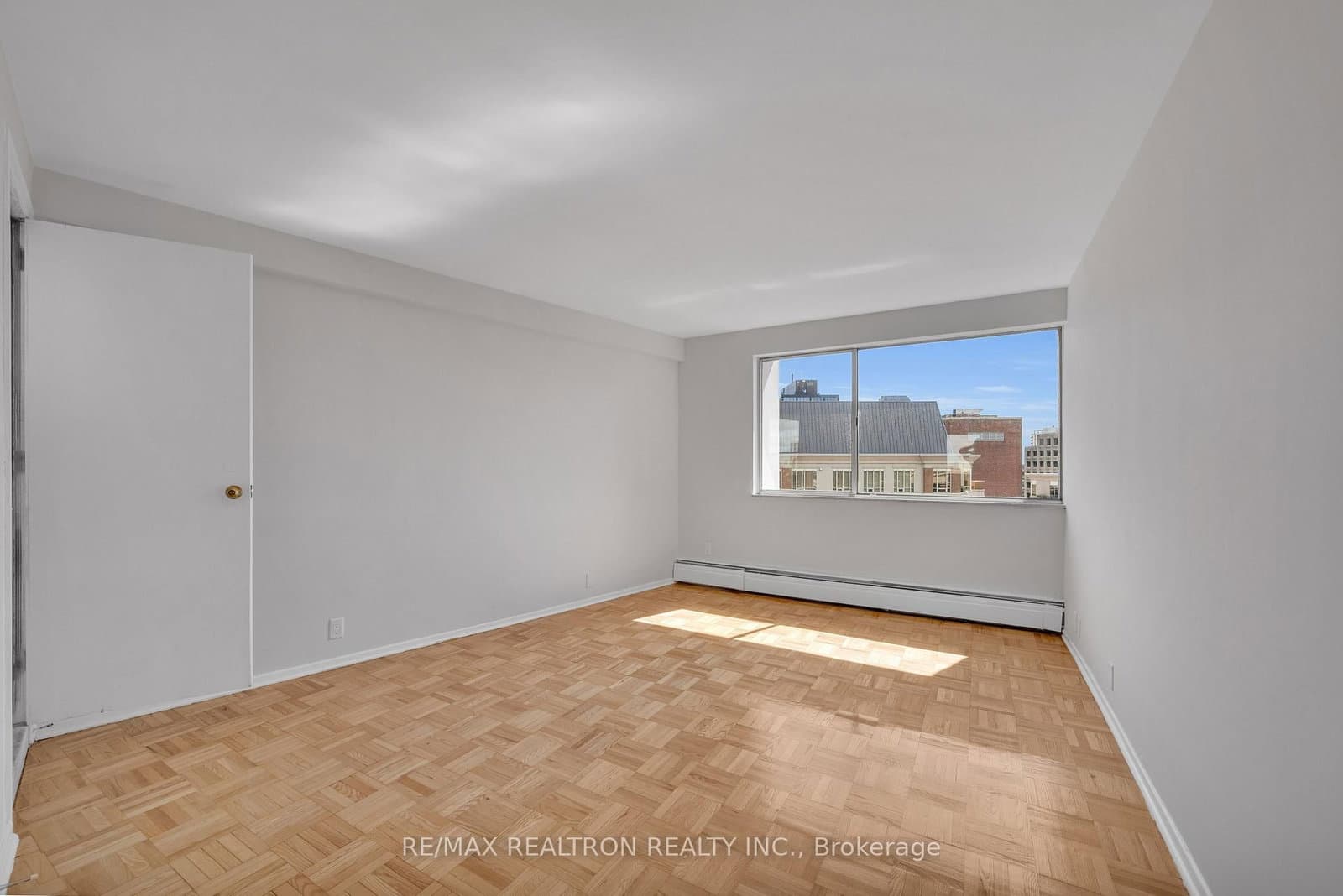 9 Deer Park Crescent, Unit 1501 thumbnail 10