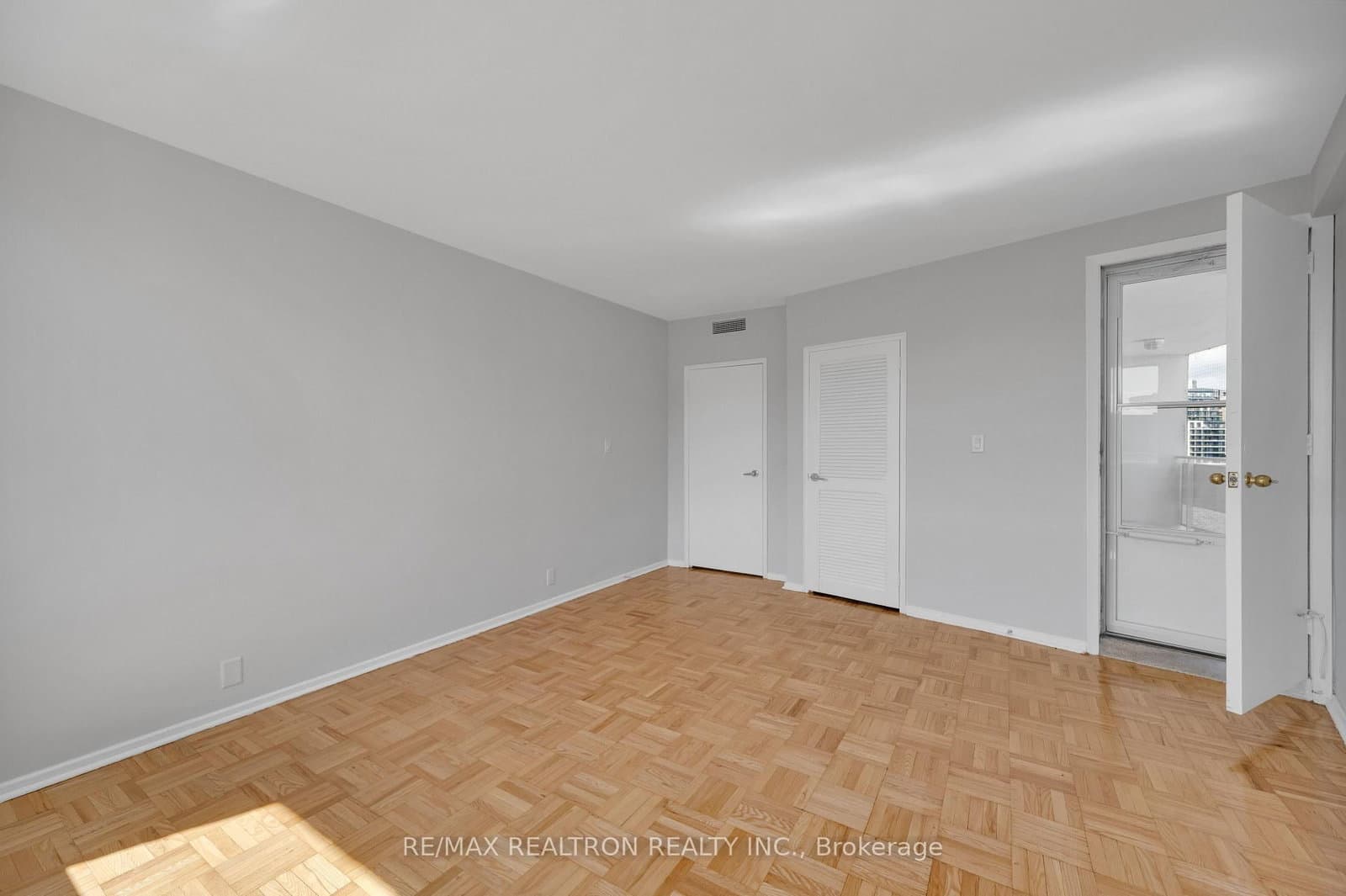 9 Deer Park Crescent, Unit 1501 thumbnail 11