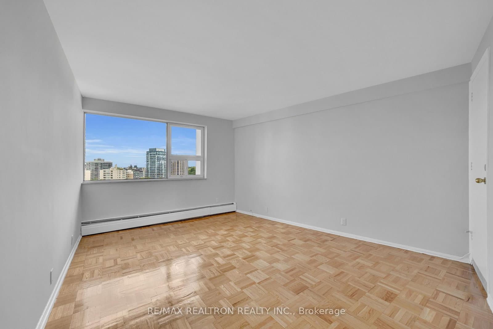 9 Deer Park Crescent, Unit 1501 thumbnail 13
