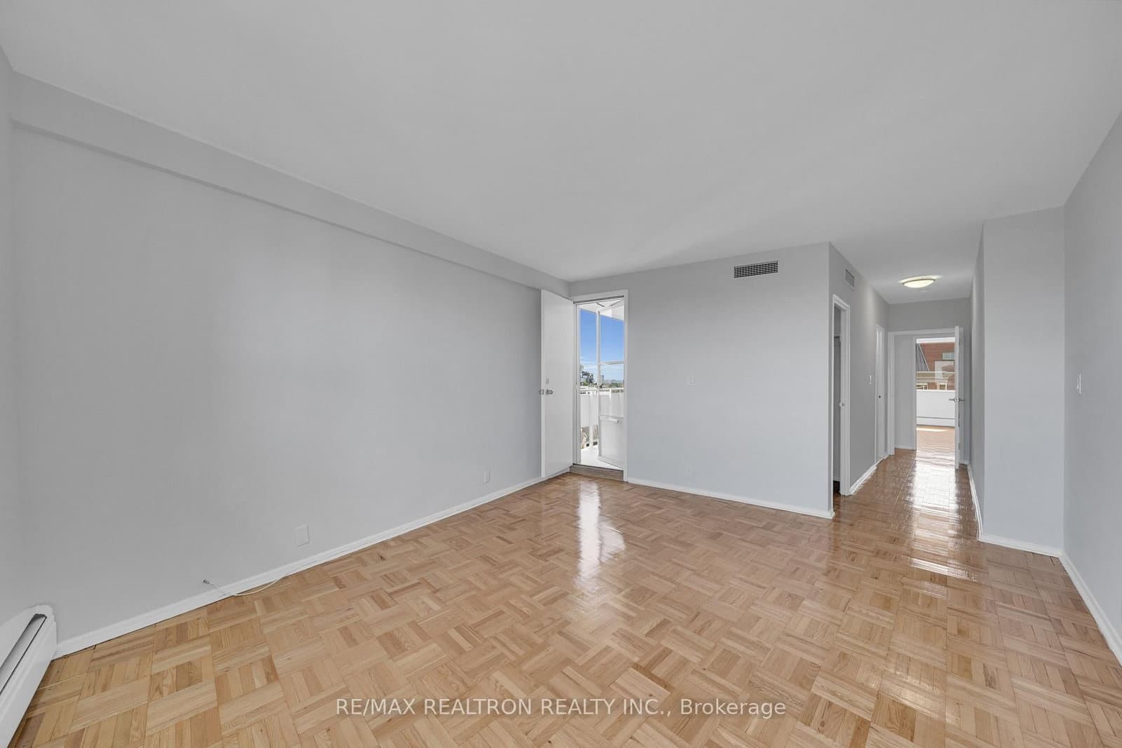9 Deer Park Crescent, Unit 1501 thumbnail 14