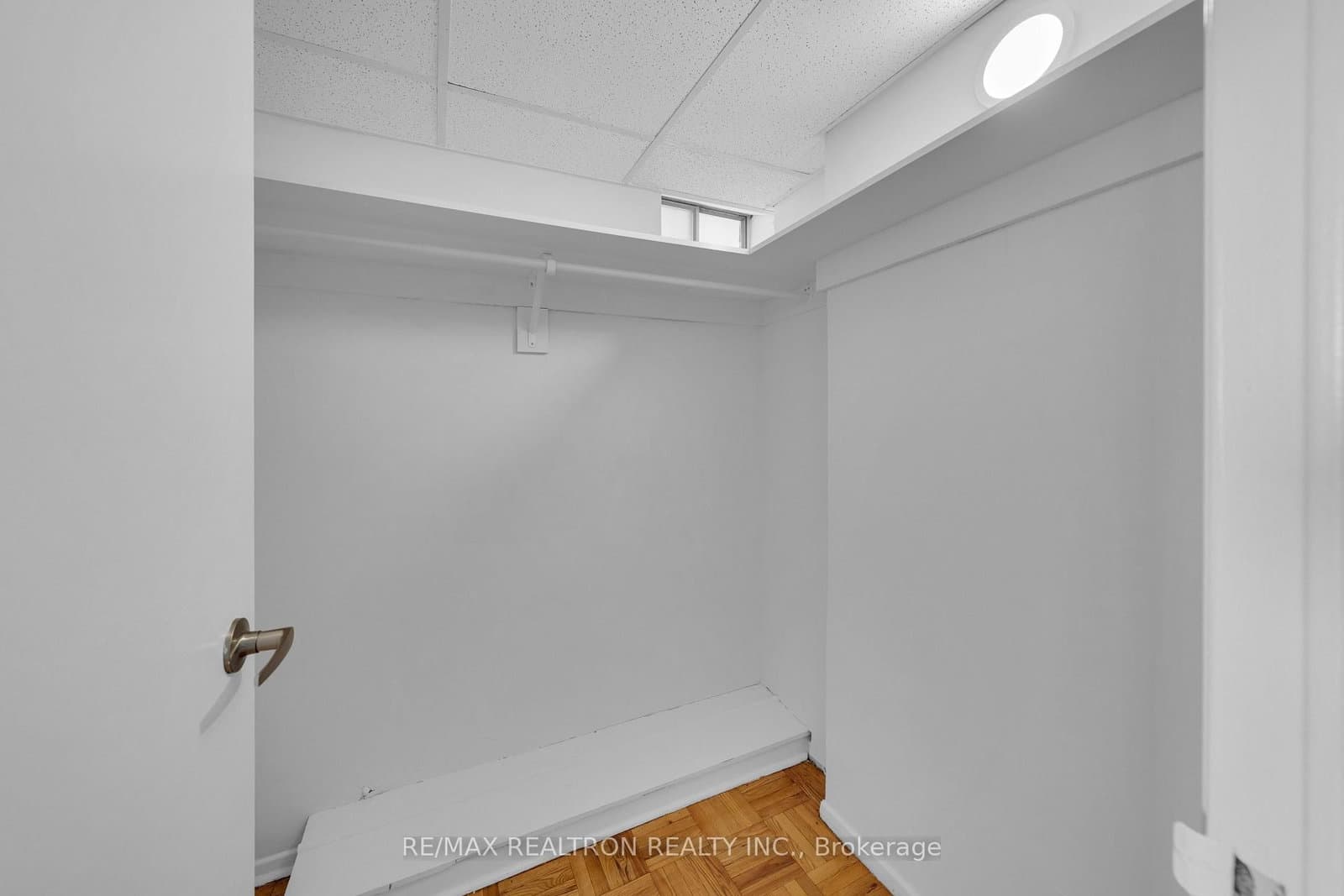 9 Deer Park Crescent, Unit 1501 thumbnail 17