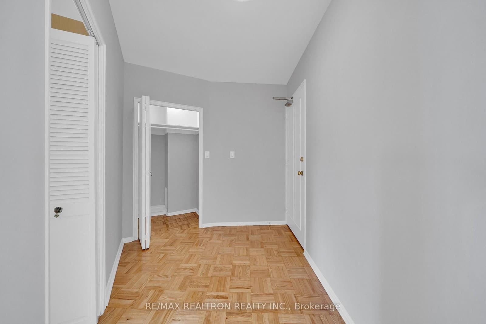 9 Deer Park Crescent, Unit 1501 thumbnail 19