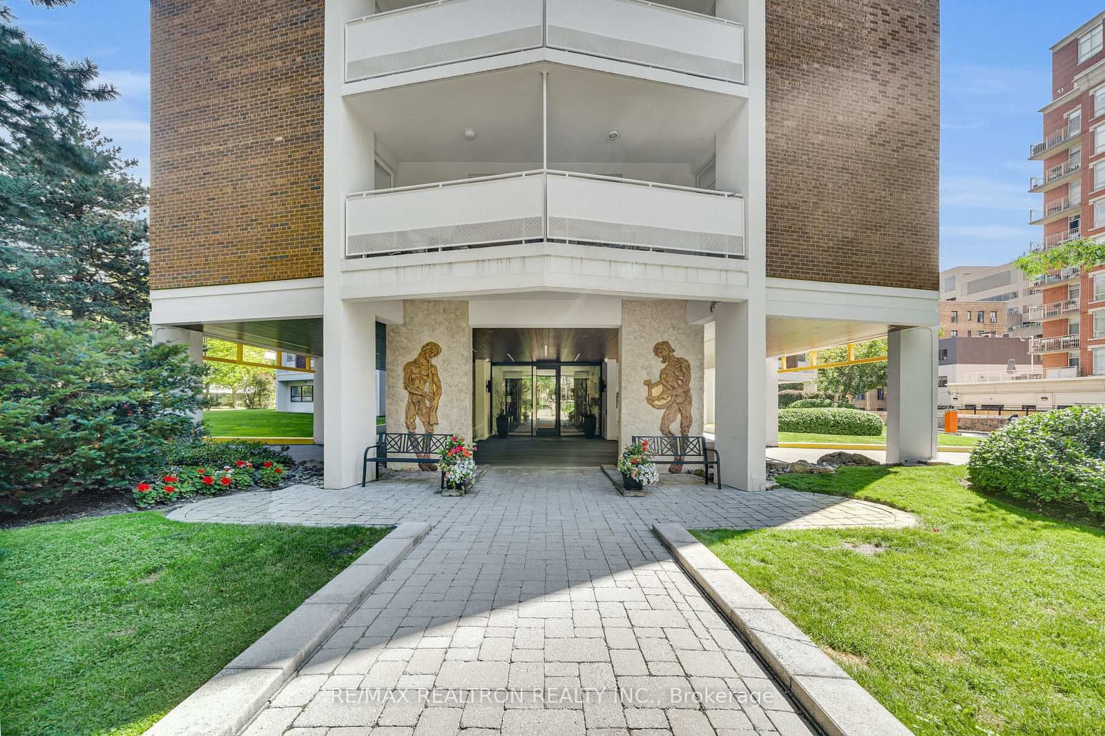 9 Deer Park Crescent, Unit 1501 thumbnail 24