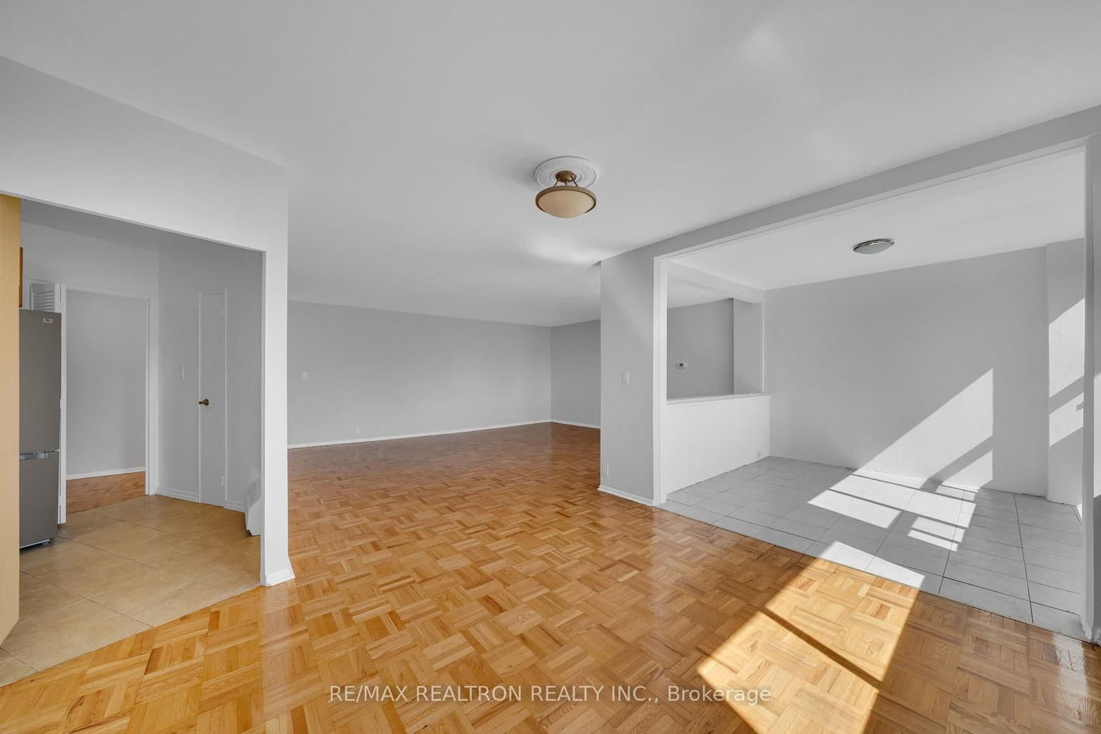 9 Deer Park Crescent, Unit 1501 thumbnail 3