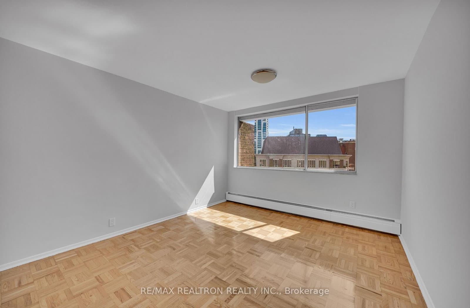 9 Deer Park Crescent, Unit 1501 thumbnail 7