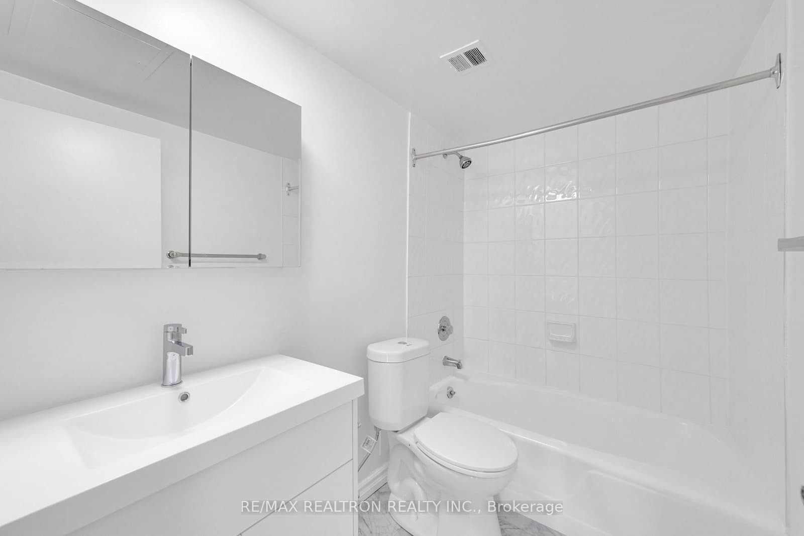 9 Deer Park Crescent, Unit 1501 thumbnail 9