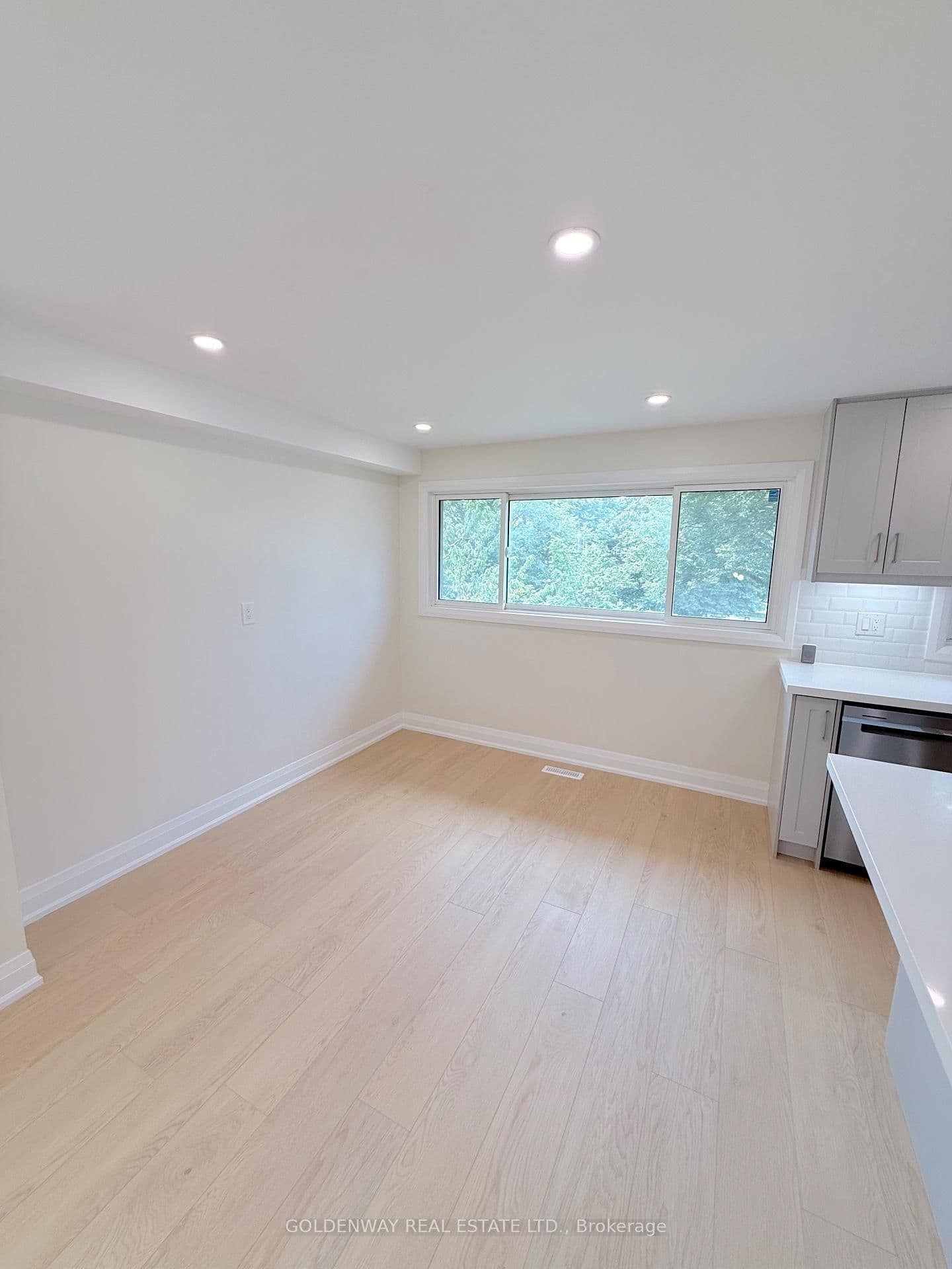 114 Loganberry Crescent thumbnail 13