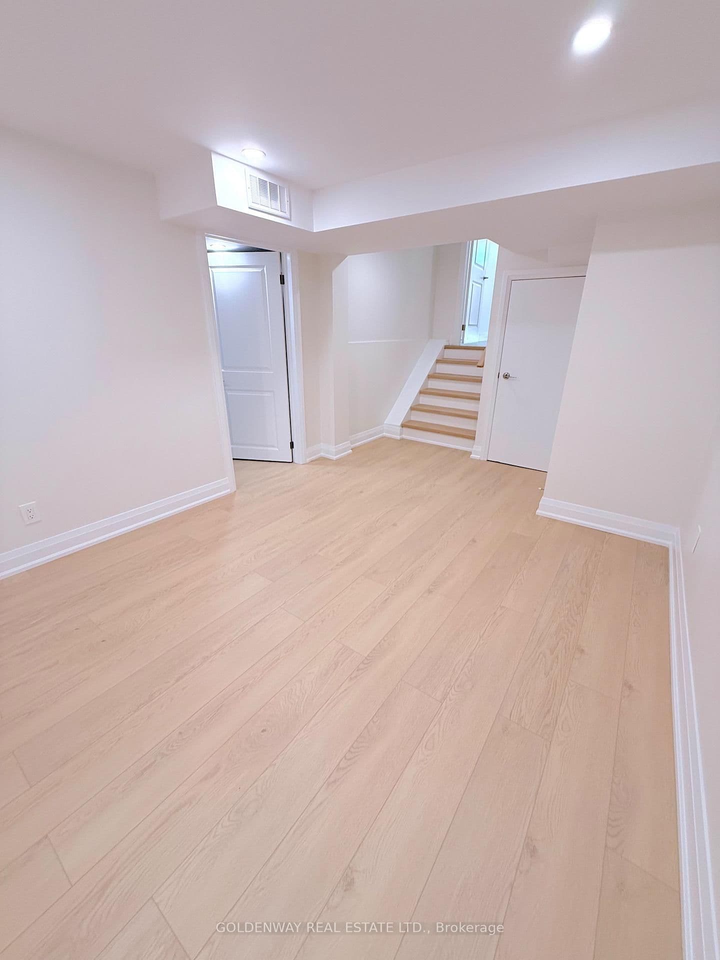 114 Loganberry Crescent thumbnail 25