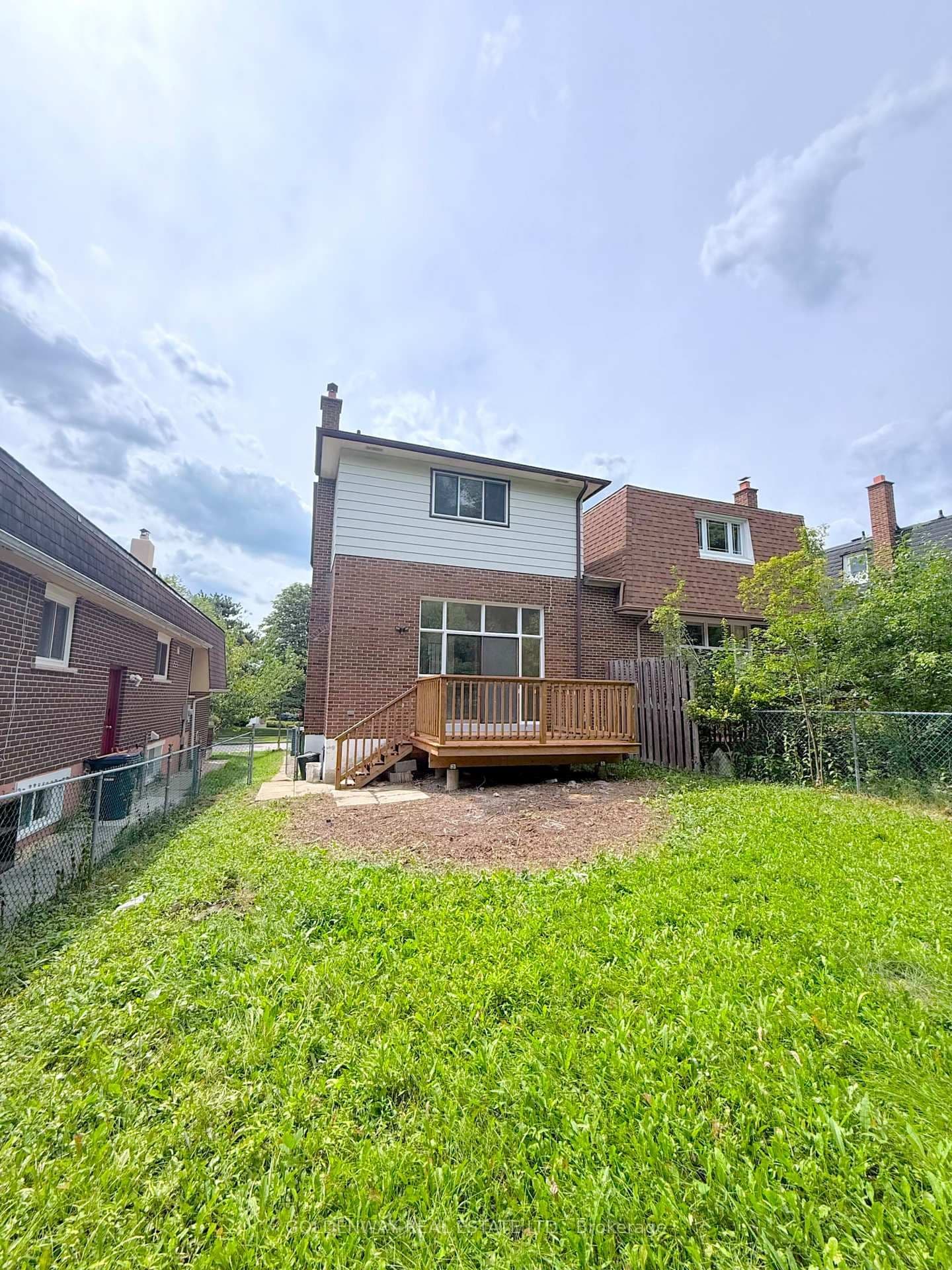 114 Loganberry Crescent thumbnail 27