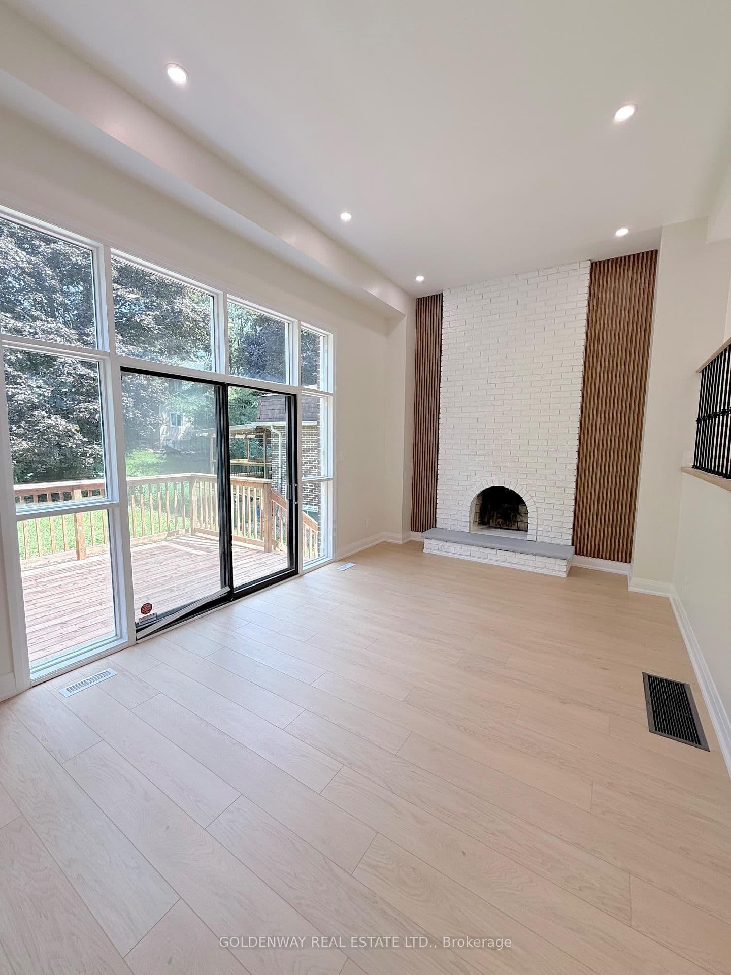 114 Loganberry Crescent thumbnail 5