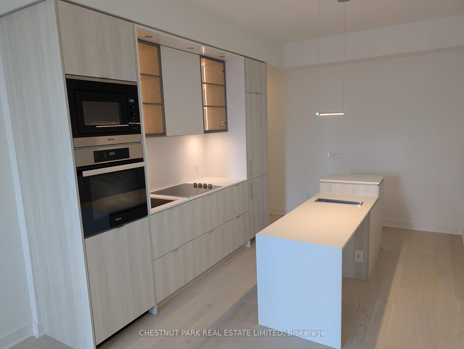 11 Yorkville Avenue, Unit 1811 thumbnail 6