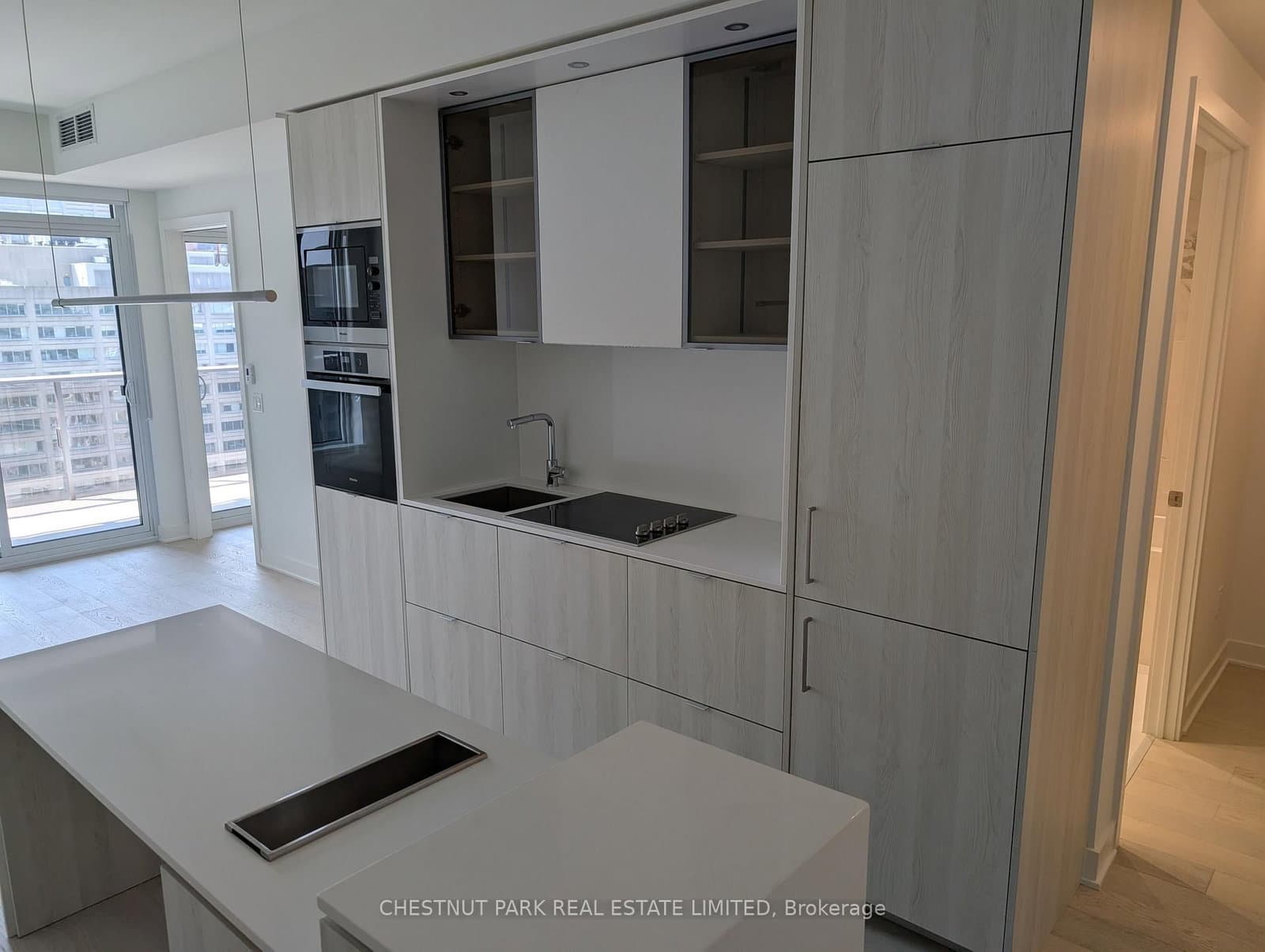 11 Yorkville Avenue, Unit 1811 thumbnail 7