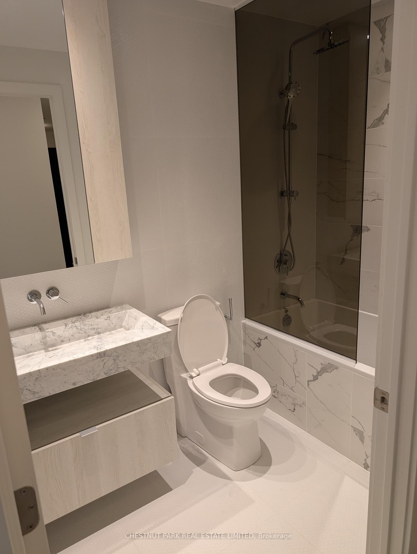 11 Yorkville Avenue, Unit 1811 thumbnail 8