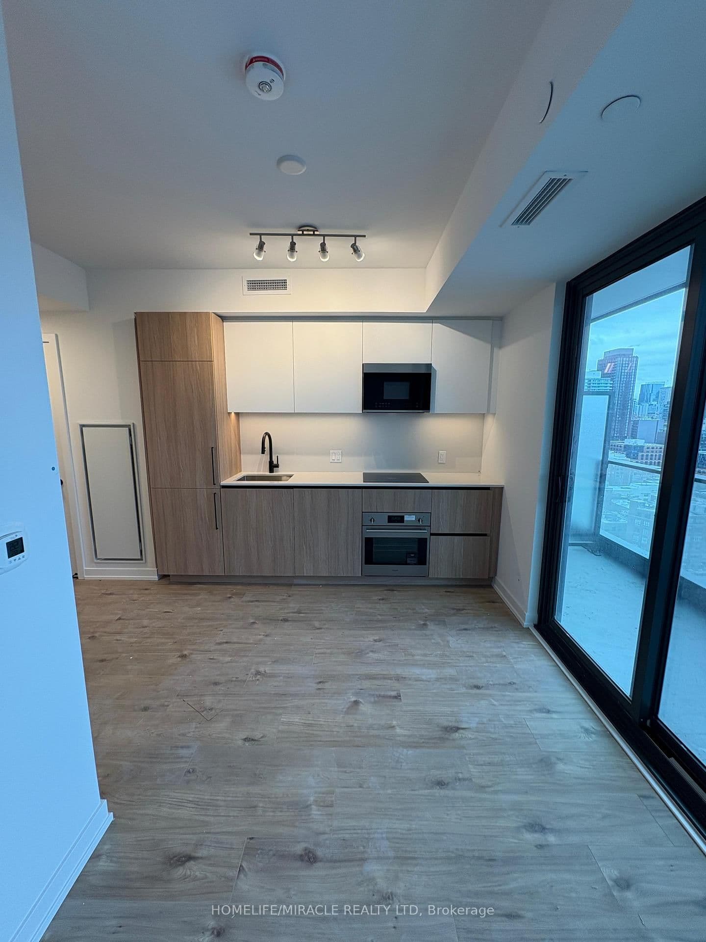 35 Parliament Street, Unit 2110 thumbnail 4