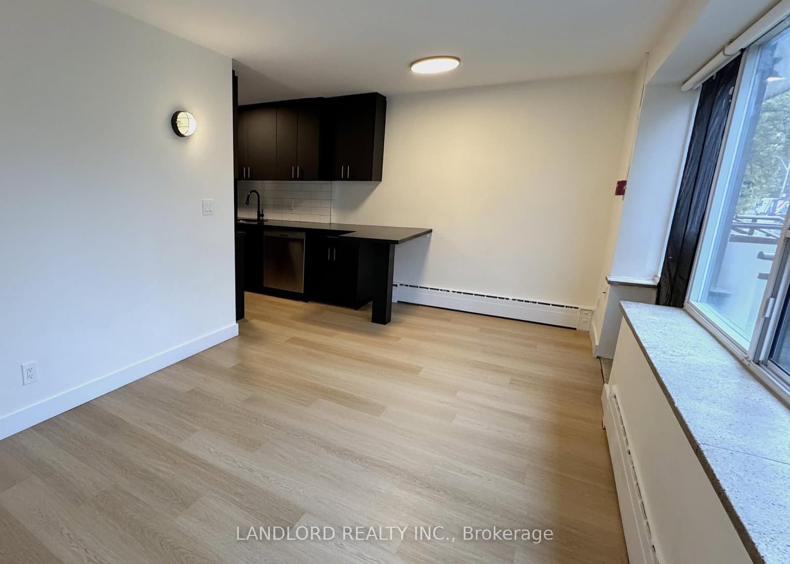 420 Eglinton Avenue E, Unit 301 thumbnail 2
