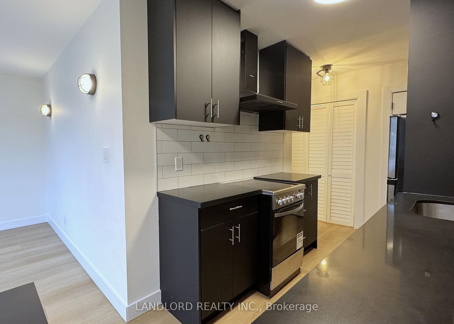 420 Eglinton Avenue E, Unit 301 thumbnail 4