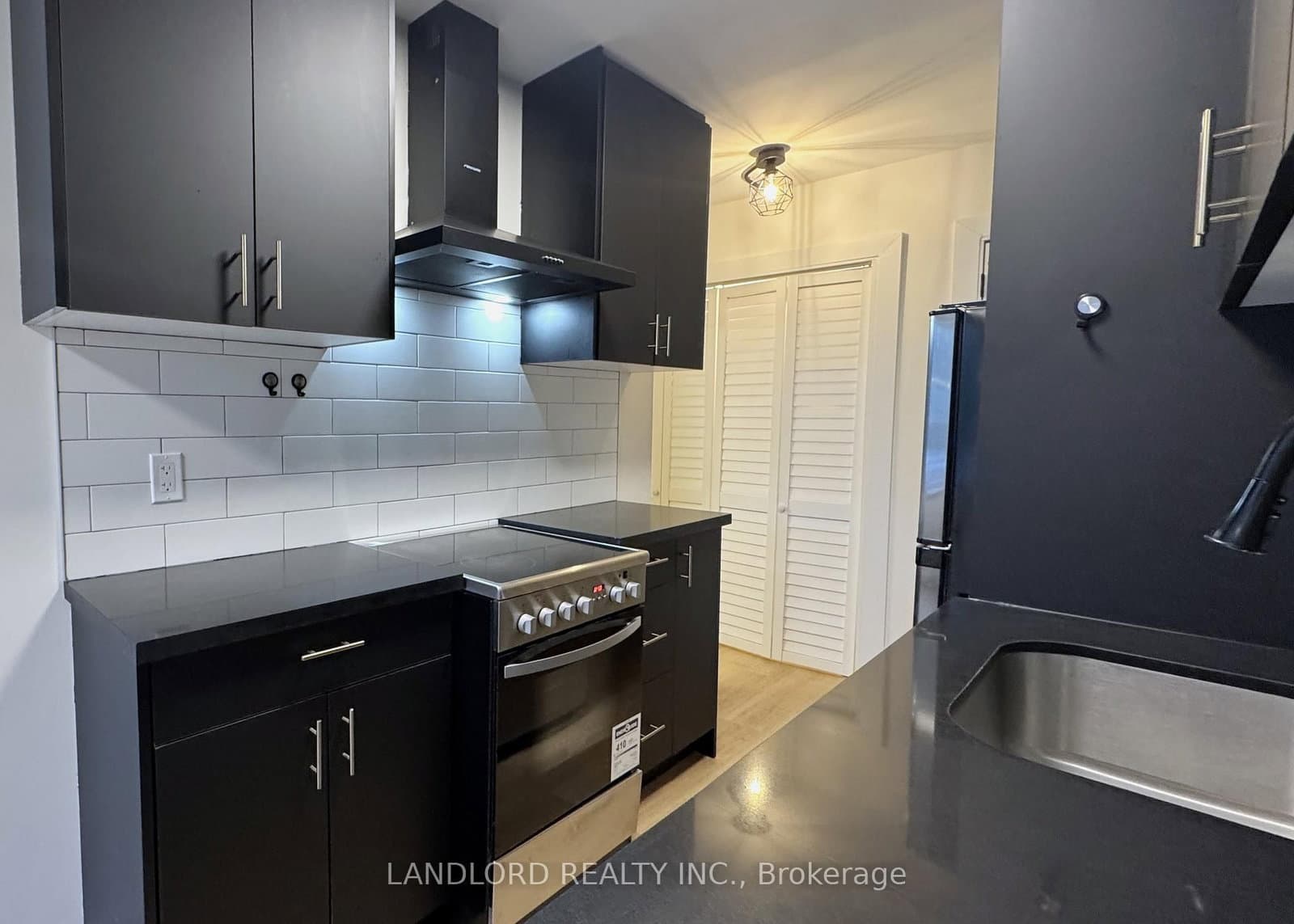 420 Eglinton Avenue E, Unit 301 thumbnail 6