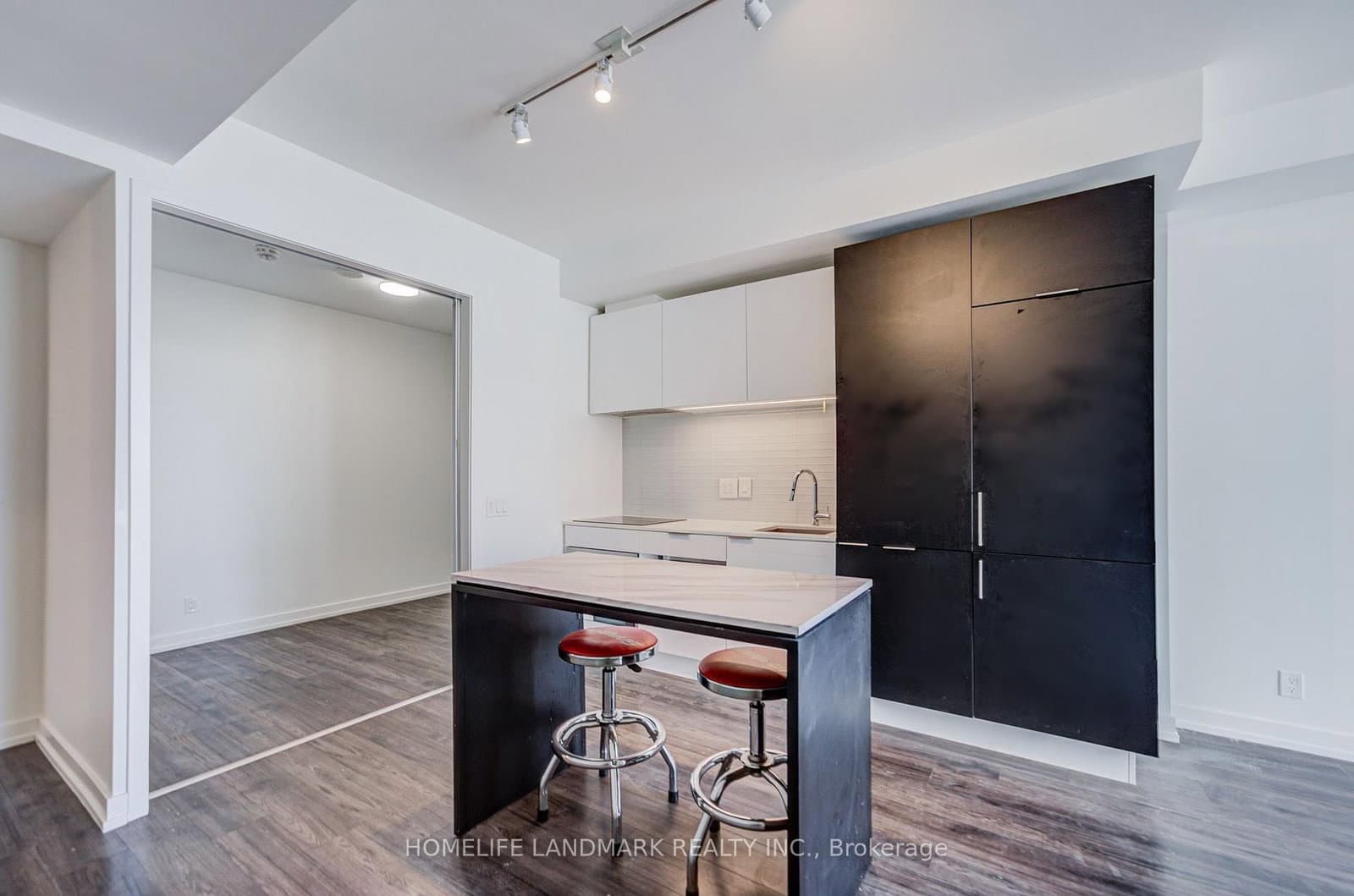 33 Helendale Avenue, Unit 601 thumbnail 11