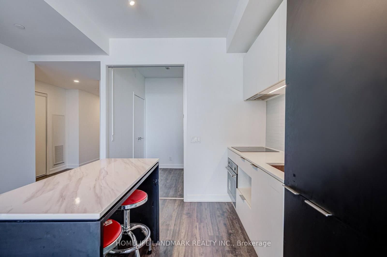 33 Helendale Avenue, Unit 601 thumbnail 13