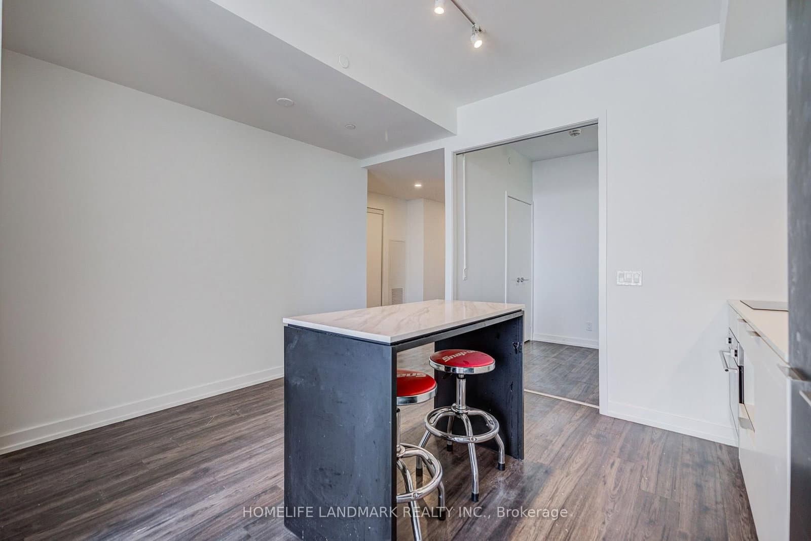 33 Helendale Avenue, Unit 601 thumbnail 14