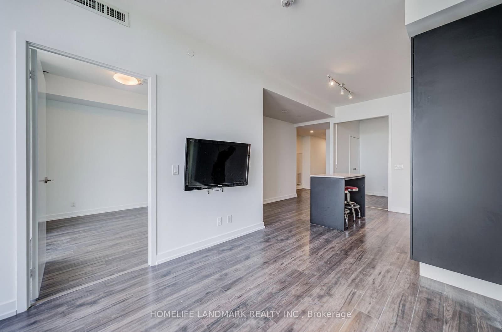 33 Helendale Avenue, Unit 601 thumbnail 19