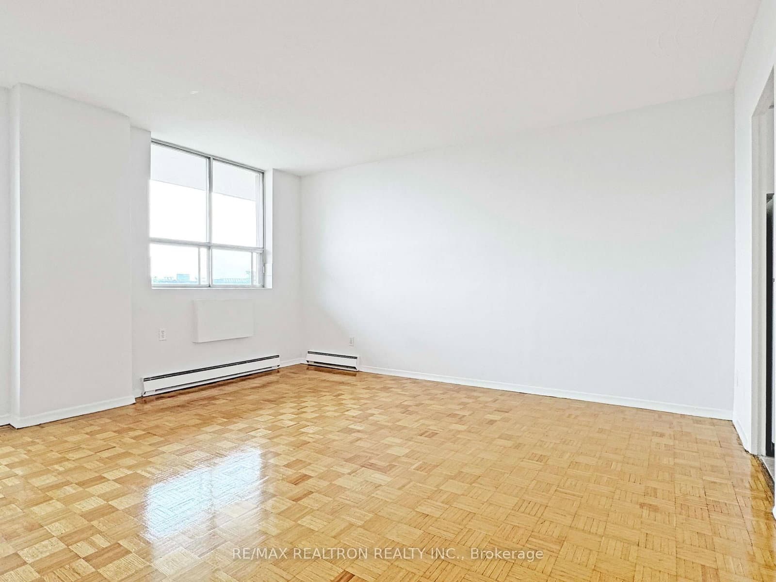 525 Eglinton Avenue E, Unit 900 - Image 1