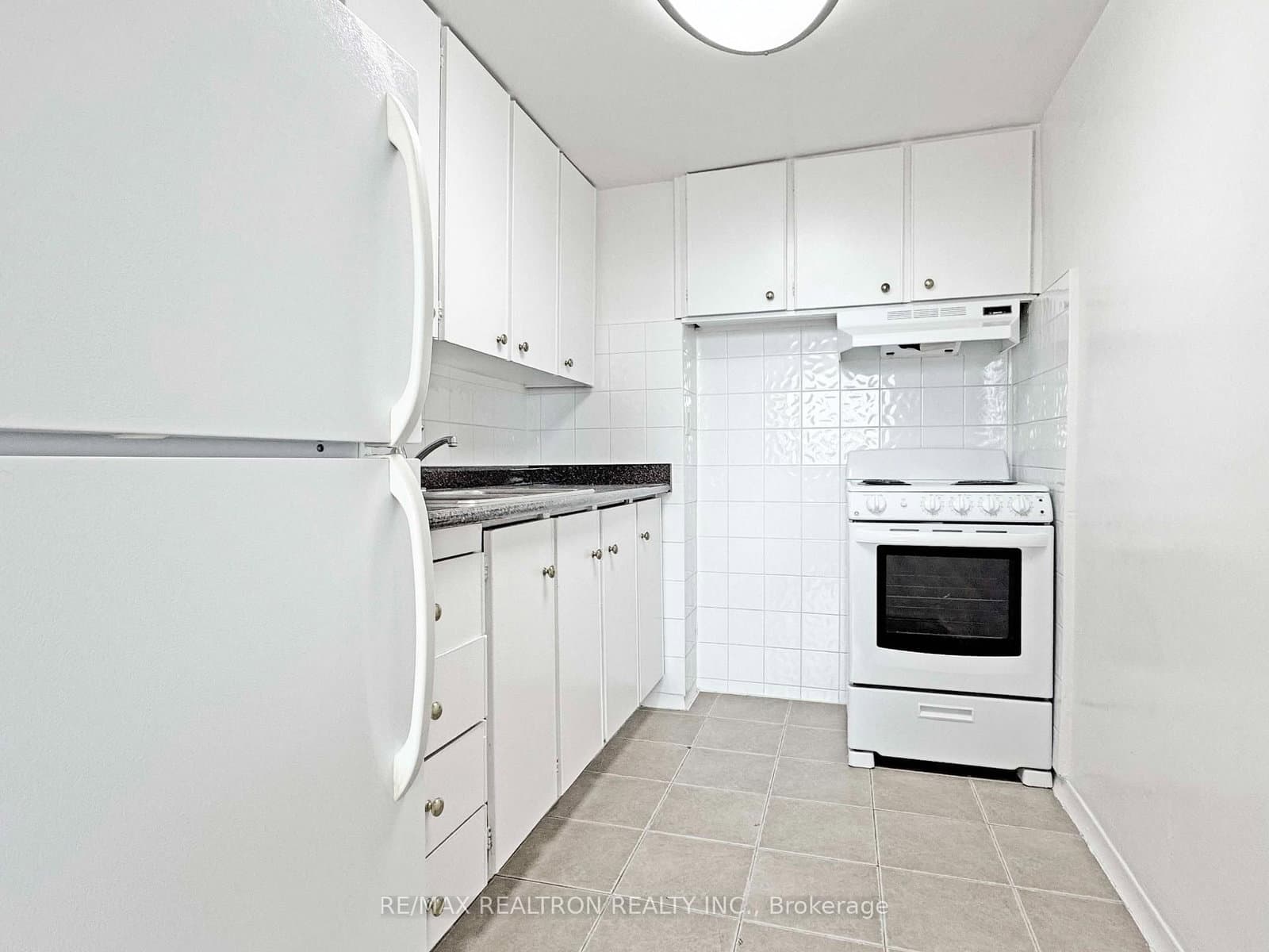 525 Eglinton Avenue E, Unit 900 thumbnail 4