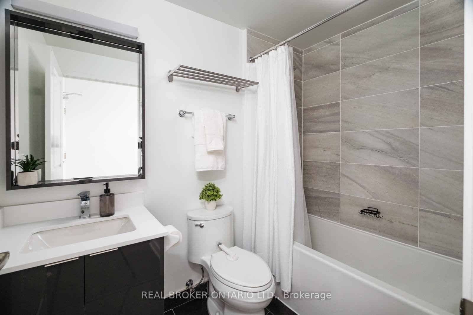 543 Richmond Street W, Unit 528 thumbnail 21