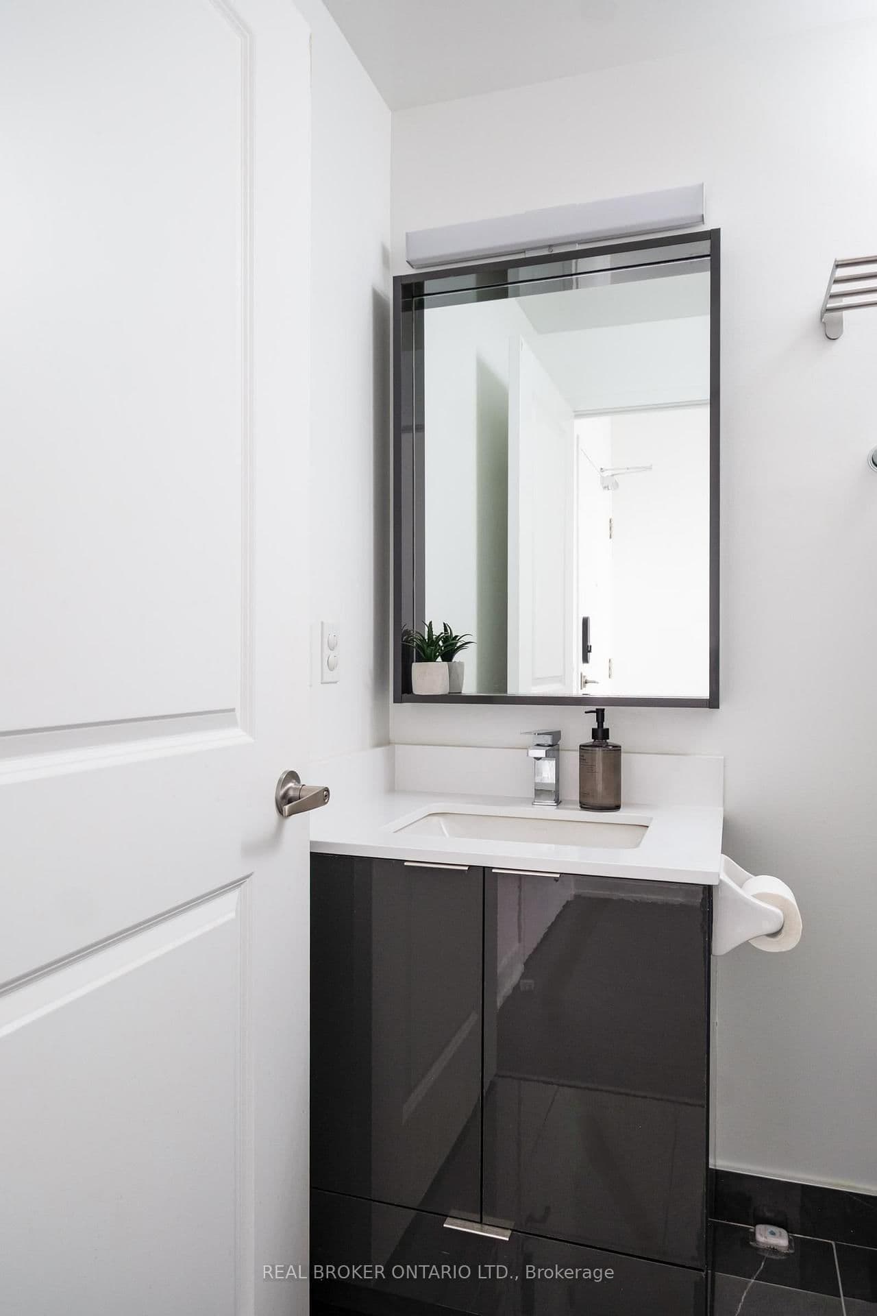 543 Richmond Street W, Unit 528 thumbnail 22