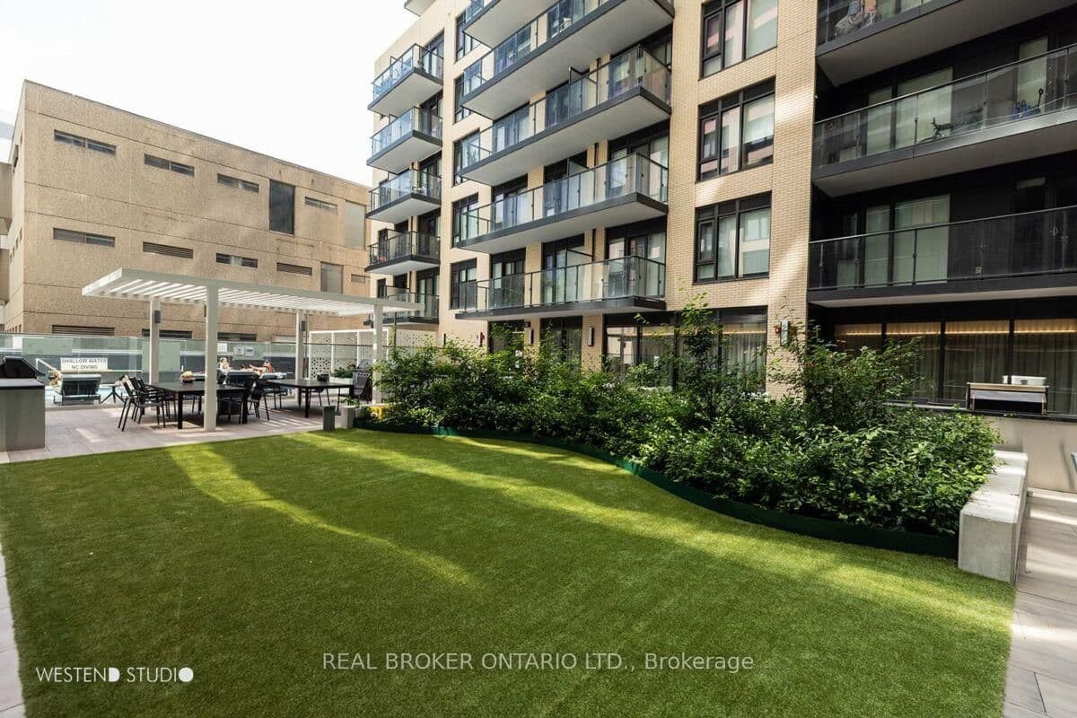 543 Richmond Street W, Unit 528 thumbnail 31